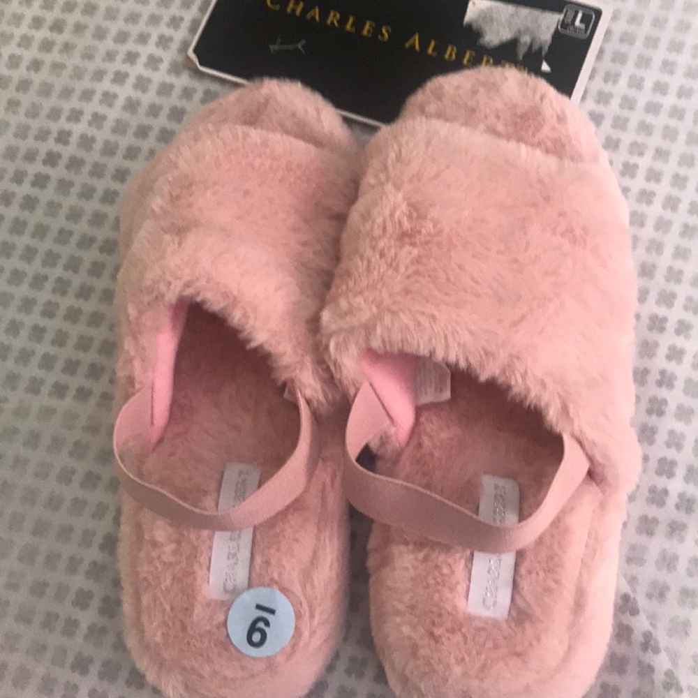 A pair slippers